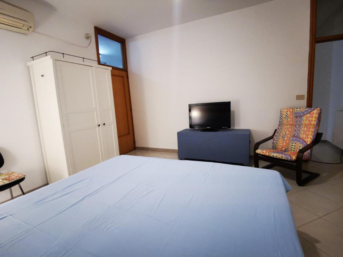 Dimora Alla Villa ออสตูนี ภายนอก รูปภาพ
