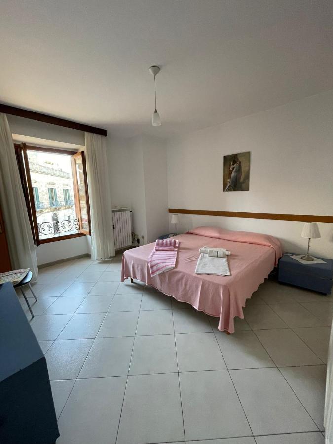 Dimora Alla Villa ออสตูนี ภายนอก รูปภาพ